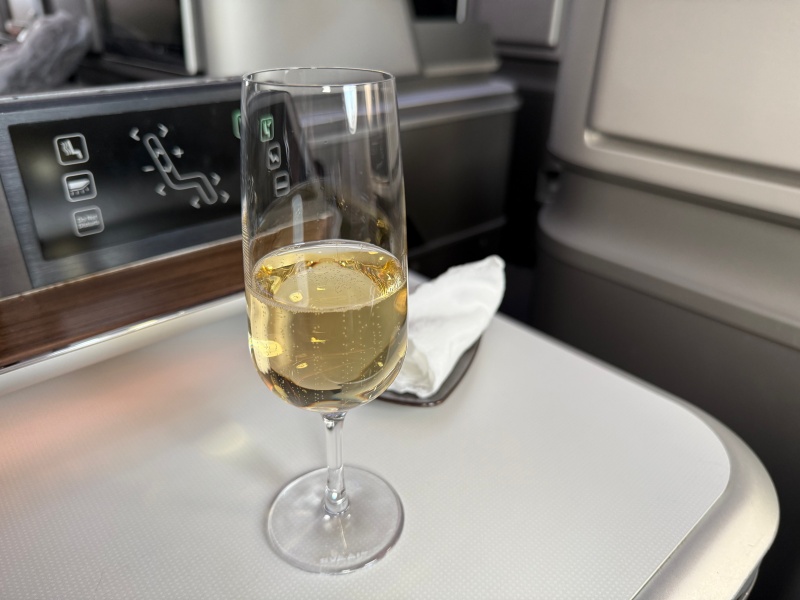 エバー航空(成田=台北便:BR197 B787-1000)-搭乗