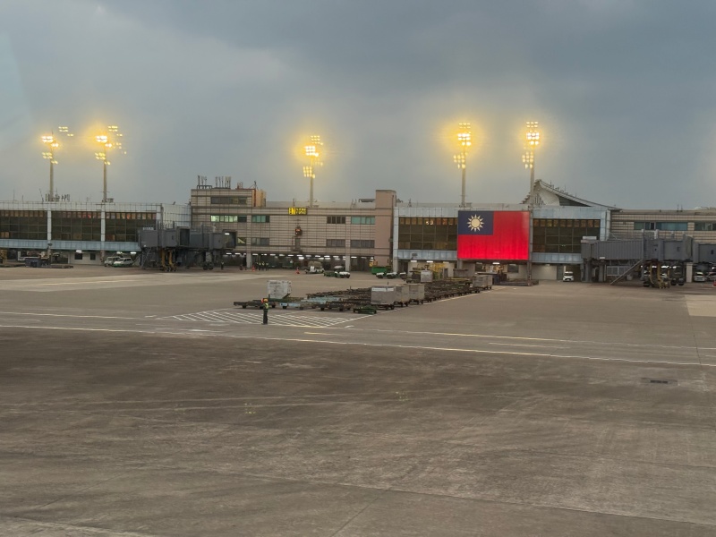 エバー航空(成田=台北便:BR197 B787-1000)-着陸