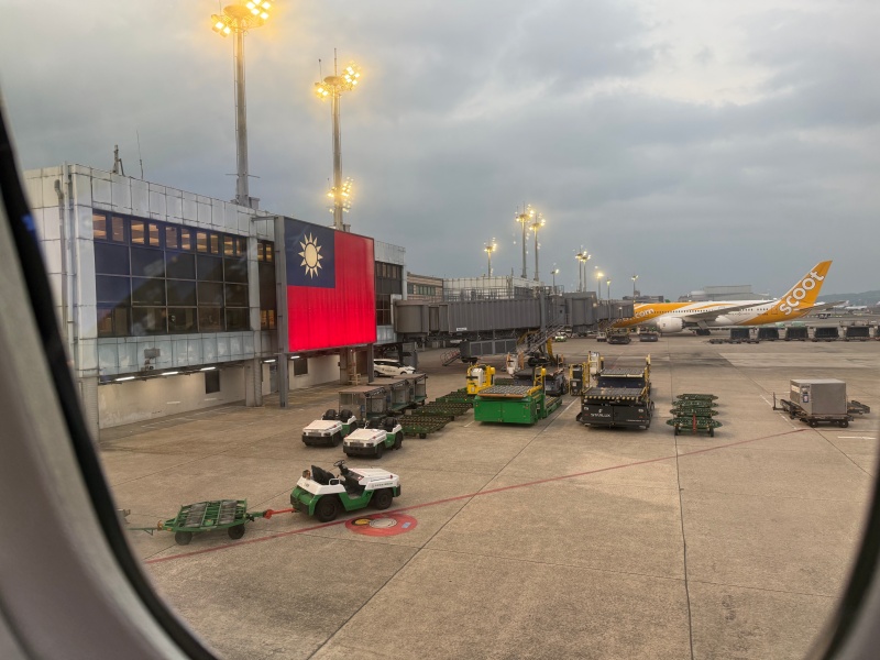 エバー航空(成田=台北便:BR197 B787-1000)-着陸