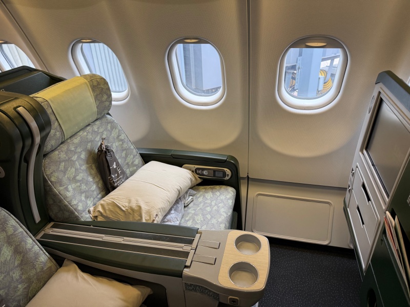 エバー航空(台北=デンパサール(バリ)便:BR255 A330-300)-ビジネスクラスシート