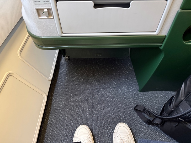 エバー航空(台北=デンパサール(バリ)便:BR255 A330-300)-ビジネスクラスシート