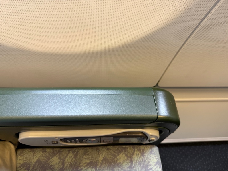 エバー航空(台北=デンパサール(バリ)便:BR255 A330-300)-ビジネスクラスシート