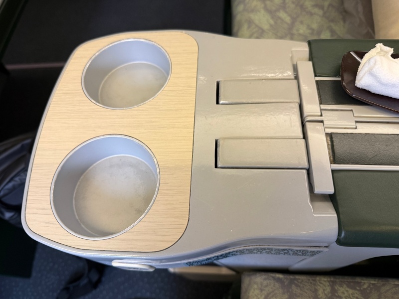 エバー航空(台北=デンパサール(バリ)便:BR255 A330-300)-ビジネスクラスシート