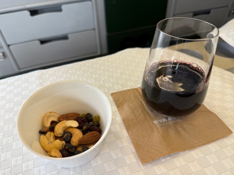 エバー航空(台北=デンパサール(バリ)便:BR255 A330-300)-ビジネスクラス食事&ドリンク