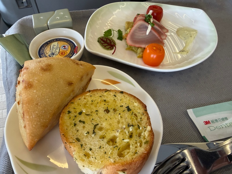 エバー航空(台北=デンパサール(バリ)便:BR255 A330-300)-ビジネスクラス食事&ドリンク
