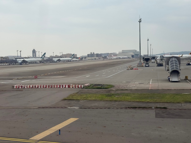 エバー航空(台北=デンパサール(バリ)便:BR255 A330-300)-タキシング