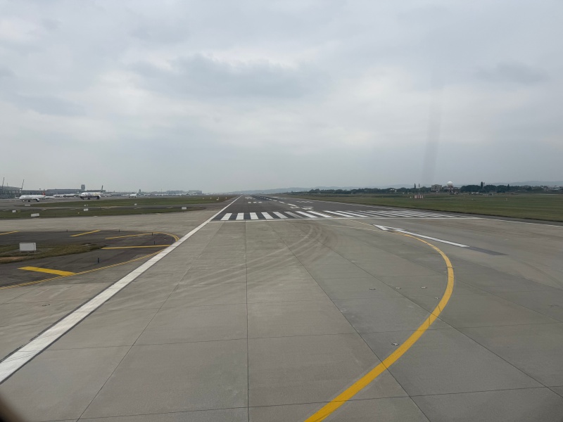 エバー航空(台北=デンパサール(バリ)便:BR255 A330-300)-タキシング