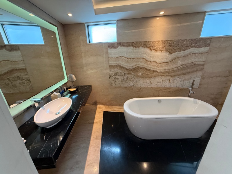 ル メリディアン バリ ジンバラン(Le Méridien Bali Jimbaran)ー客室内バスルーム