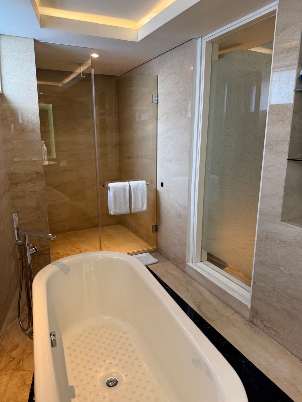 ル メリディアン バリ ジンバラン(Le Méridien Bali Jimbaran)ー客室内バスルーム