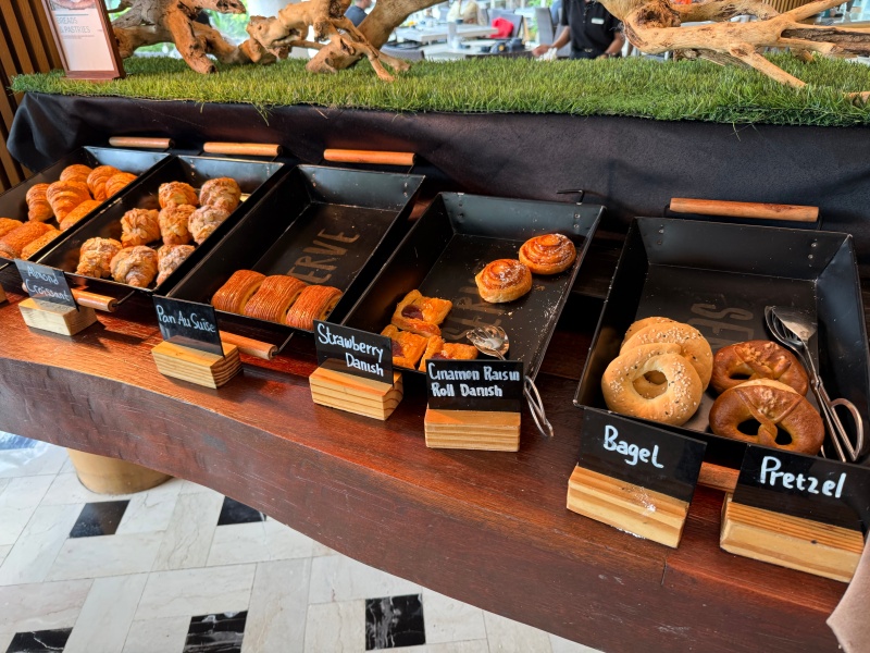 ル メリディアン バリ ジンバラン(Le Méridien Bali Jimbaran)ー朝食ビュッフェ