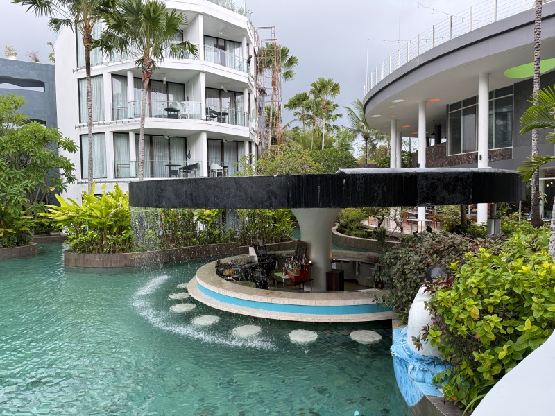 ル メリディアン バリ ジンバラン(Le Méridien Bali Jimbaran)ー屋外プール
