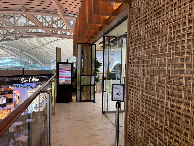 TUJUWAN Lounge@バリ島・デンパサール(ングラ・ライ)国際空港-エントランス