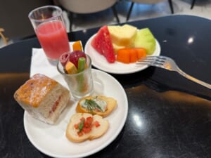 TUJUWAN Lounge@バリ島・デンパサール(ングラ・ライ)国際空港-フード&ドリンク