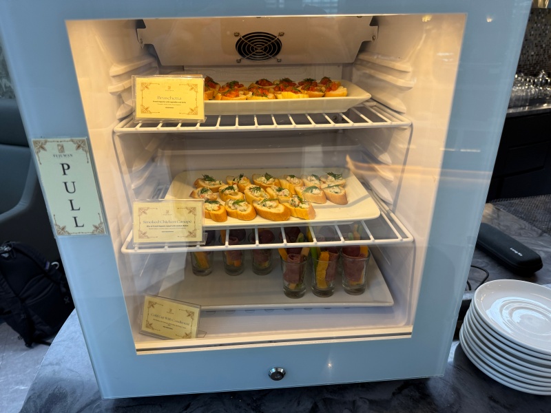 TUJUWAN Lounge@バリ島・デンパサール(ングラ・ライ)国際空港-フード&ドリンク