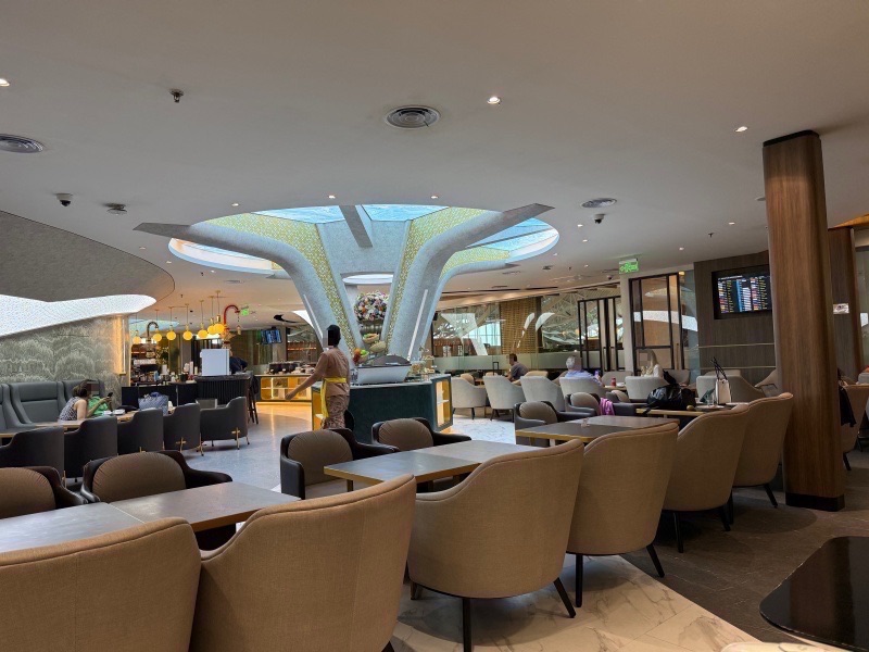 TUJUWAN Lounge@バリ島・デンパサール(ングラ・ライ)国際空港-室内の雰囲気