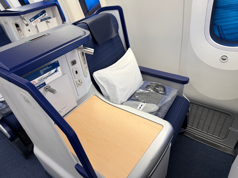 ANA(バンコク=羽田便:NH878 B787-900)-ビジネスクラスシート