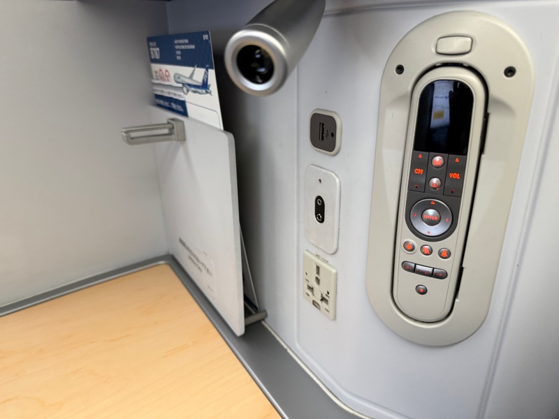 ANA(バンコク=羽田便:NH878 B787-900)-ビジネスクラスシート