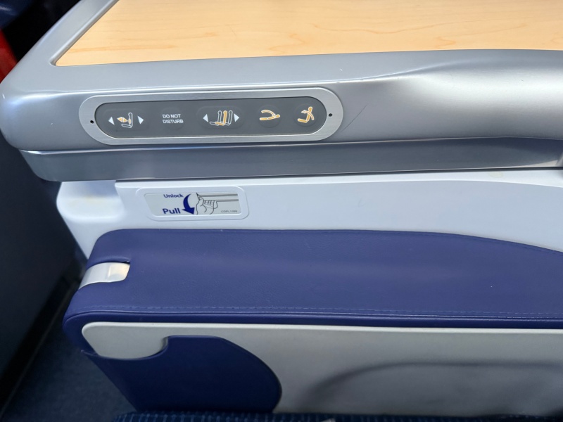 ANA(バンコク=羽田便:NH878 B787-900)-ビジネスクラスシート