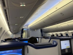ANA(バンコク=羽田便:NH878 B787-900)-ビジネスクラスキャビン内の様子