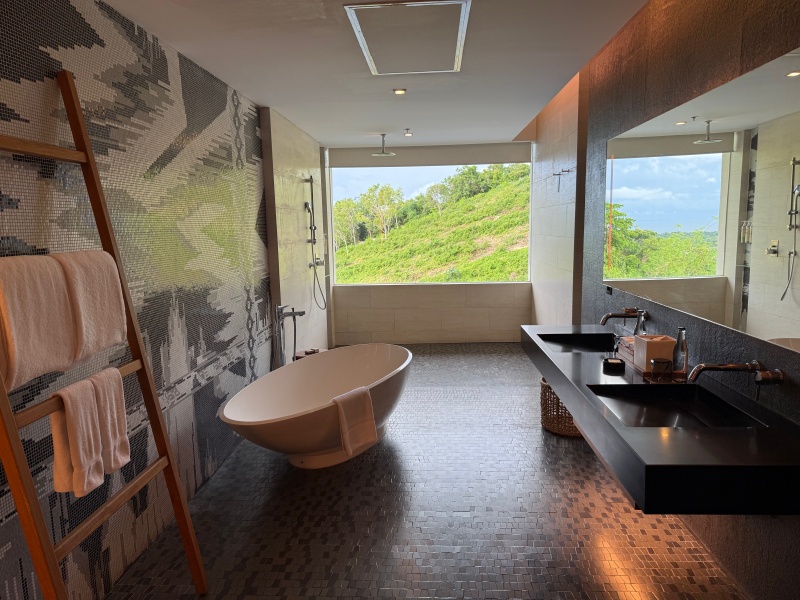 ルネッサンス・バリ・ウルワツ・リゾート&スパ(Renaissance Bali Uluwatu Resort & Spa)ー客室バスルーム