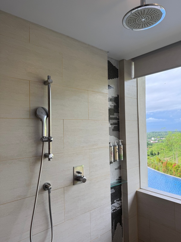 ルネッサンス・バリ・ウルワツ・リゾート&スパ(Renaissance Bali Uluwatu Resort & Spa)ー客室バスルーム