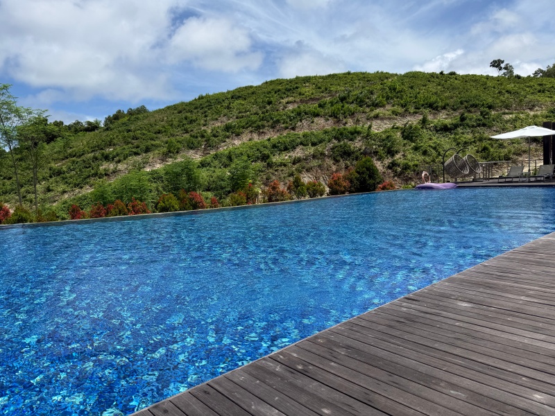 ルネッサンス・バリ・ウルワツ・リゾート&スパ(Renaissance Bali Uluwatu Resort & Spa)ーLower Pool