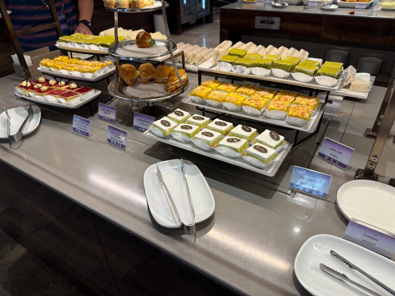 Royal Orchid Lounge - Concourse D@バンコク・スワンナプーム国際空港-食事