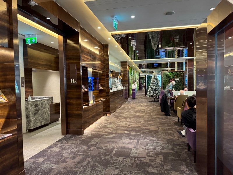 Royal Orchid Lounge - Concourse D@バンコク・スワンナプーム国際空港-ラウンジ内の雰囲気