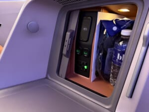 シンガポール航空(デンパサール(バリ)=シンガポール便:SQ935 B787-10)-ビジネスクラスシート