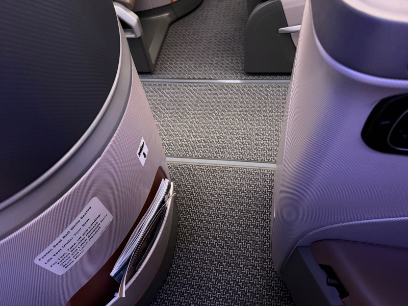 シンガポール航空(デンパサール(バリ)=シンガポール便:SQ935 B787-10)-ビジネスクラスシート