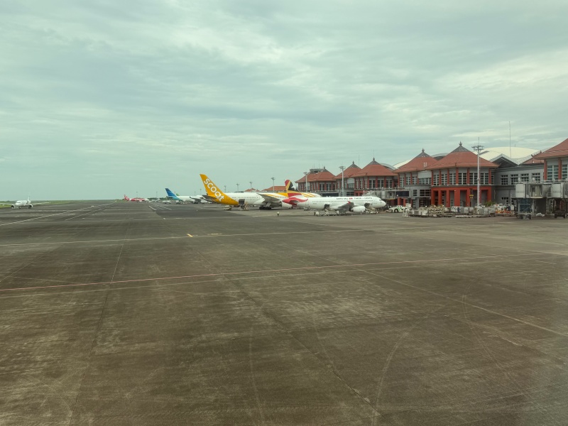 シンガポール航空(デンパサール(バリ)=シンガポール便:SQ935 B787-10)-タキシング