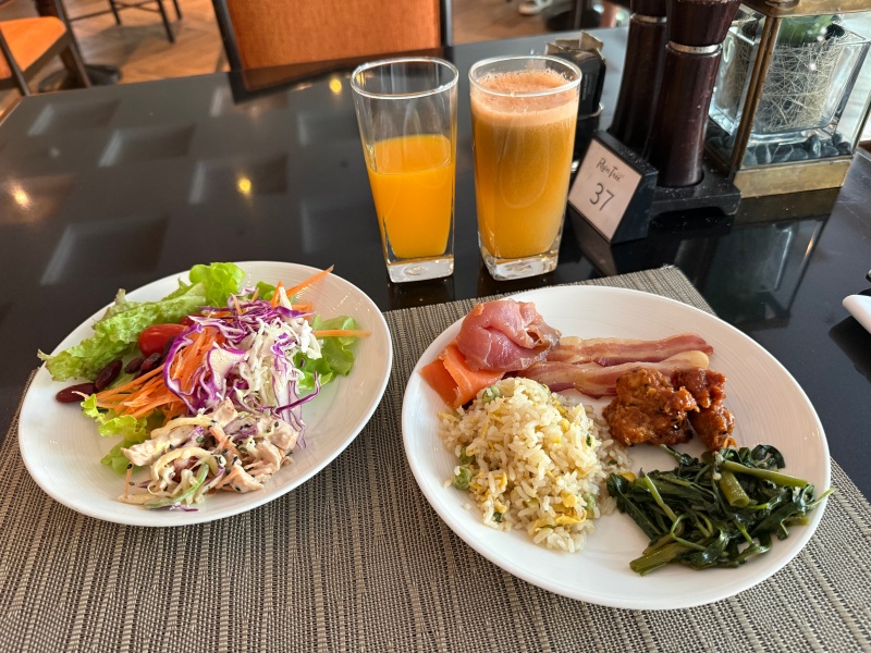 アテネホテル ラグジュアリーコレクションホテル バンコク(The Athenee Hotel, a Luxury Collection Hotel, Bangkok)ー朝食ビュッフェ@RainTreeCafé