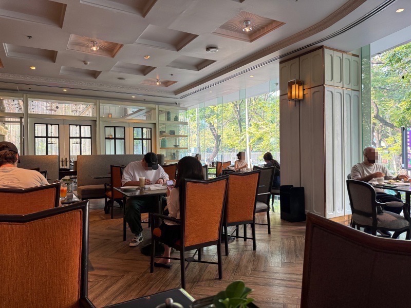 アテネホテル ラグジュアリーコレクションホテル バンコク(The Athenee Hotel, a Luxury Collection Hotel, Bangkok)ー朝食ビュッフェ@RainTreeCafé