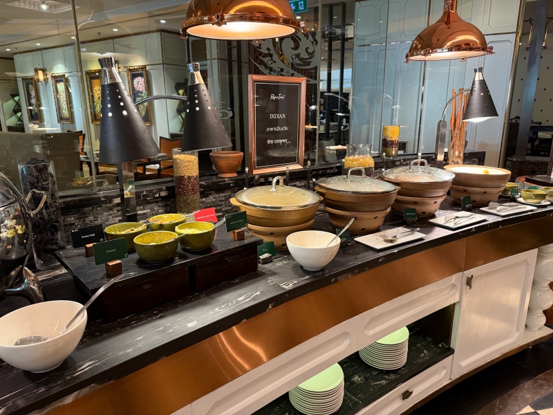 アテネホテル ラグジュアリーコレクションホテル バンコク(The Athenee Hotel, a Luxury Collection Hotel, Bangkok)ー朝食ビュッフェ@RainTreeCafé