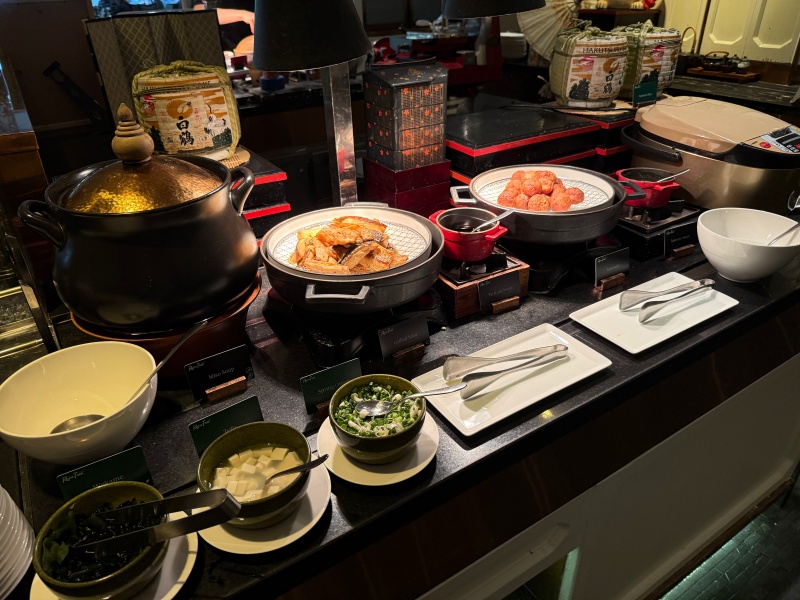 アテネホテル ラグジュアリーコレクションホテル バンコク(The Athenee Hotel, a Luxury Collection Hotel, Bangkok)ー朝食ビュッフェ@RainTreeCafé
