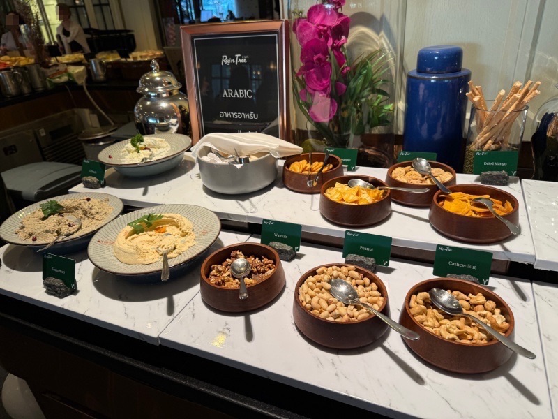 アテネホテル ラグジュアリーコレクションホテル バンコク(The Athenee Hotel, a Luxury Collection Hotel, Bangkok)ー朝食ビュッフェ@RainTreeCafé
