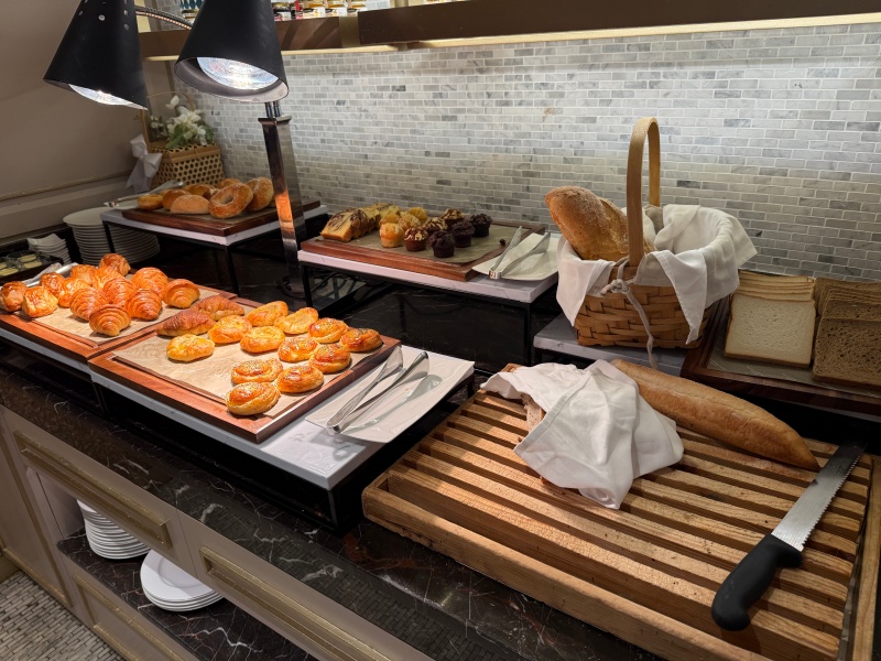 アテネホテル ラグジュアリーコレクションホテル バンコク(The Athenee Hotel, a Luxury Collection Hotel, Bangkok)ー朝食ビュッフェ@RoyalClubLounge