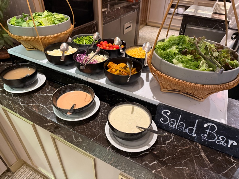 アテネホテル ラグジュアリーコレクションホテル バンコク(The Athenee Hotel, a Luxury Collection Hotel, Bangkok)ーイブニングカクテル@RoyalClubLounge