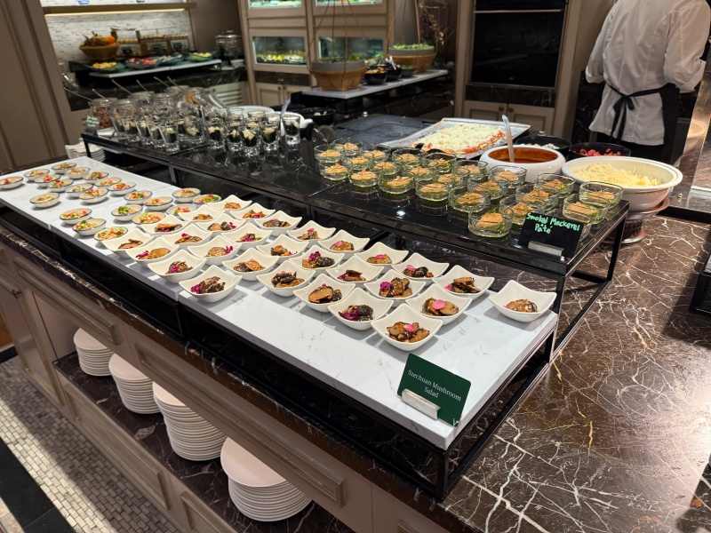 アテネホテル ラグジュアリーコレクションホテル バンコク(The Athenee Hotel, a Luxury Collection Hotel, Bangkok)ーイブニングカクテル@RoyalClubLounge