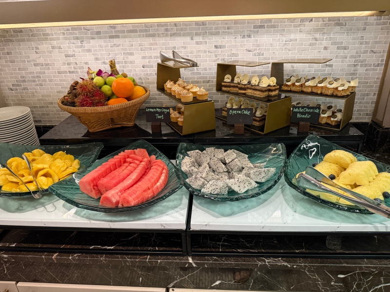 アテネホテル ラグジュアリーコレクションホテル バンコク(The Athenee Hotel, a Luxury Collection Hotel, Bangkok)ーイブニングカクテル@RoyalClubLounge