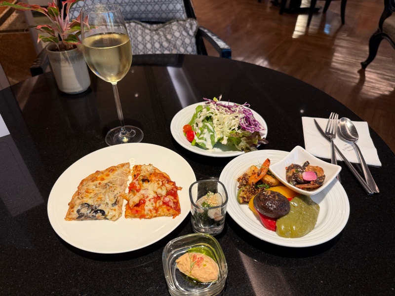 アテネホテル ラグジュアリーコレクションホテル バンコク(The Athenee Hotel, a Luxury Collection Hotel, Bangkok)ーイブニングカクテル@RoyalClubLounge