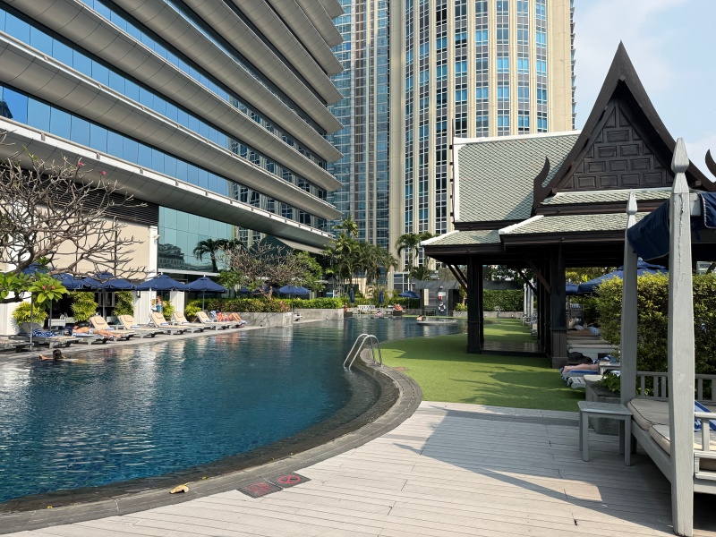 アテネホテル ラグジュアリーコレクションホテル バンコク(The Athenee Hotel, a Luxury Collection Hotel, Bangkok)ー屋外プール