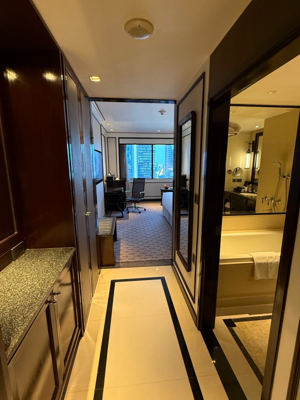 アテネホテル ラグジュアリーコレクションホテル バンコク(The Athenee Hotel, a Luxury Collection Hotel, Bangkok)ー客室内の雰囲気