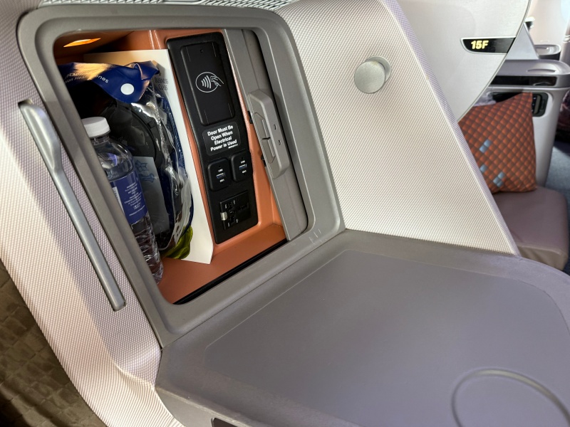 シンガポール航空(シンガポール=バンコク便:SQ712 A350-900)-ビジネスクラスシート