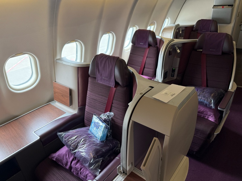 タイ航空(成田=バンコク便:TG641 A330-300)-ビジネスクラスシート