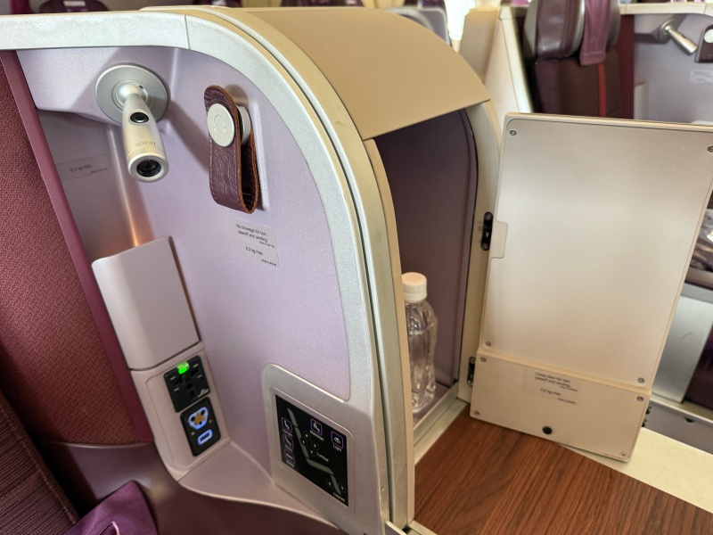 タイ航空(成田=バンコク便:TG641 A330-300)-ビジネスクラスシート
