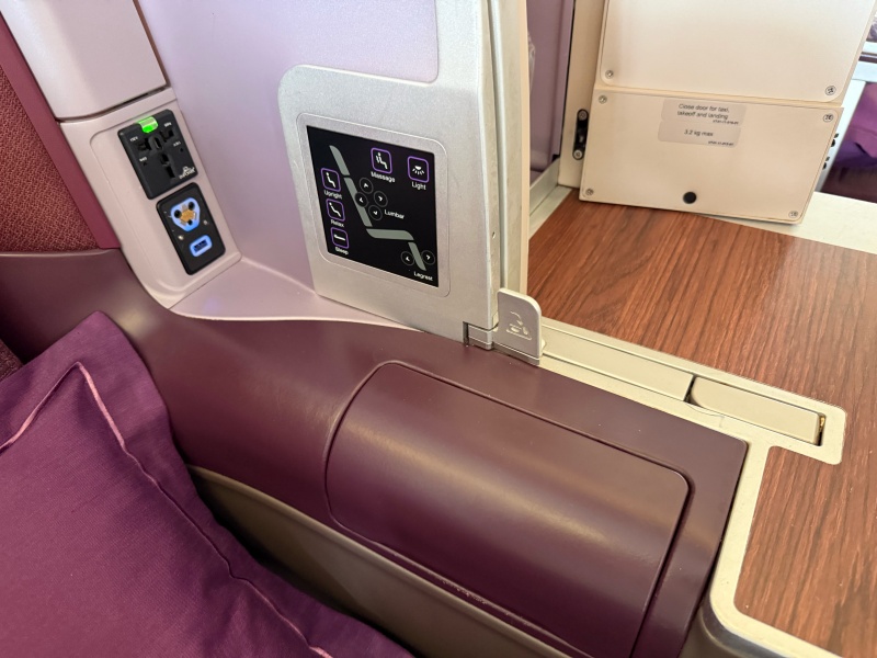 タイ航空(成田=バンコク便:TG641 A330-300)-ビジネスクラスシート