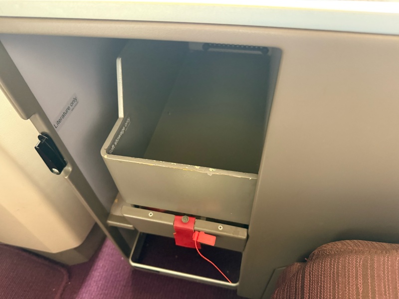 タイ航空(成田=バンコク便:TG641 A330-300)-ビジネスクラスシート