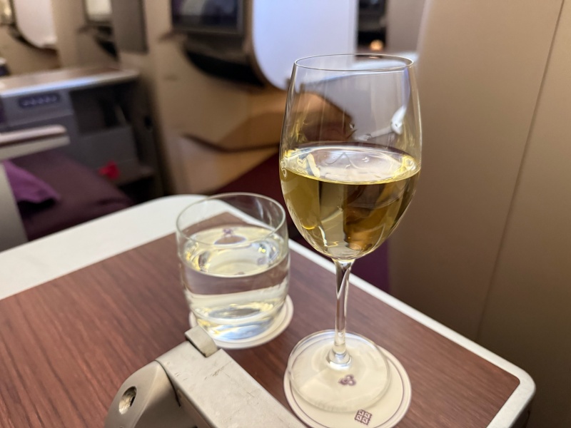 タイ航空(成田=バンコク便:TG641 A330-300)-ビジネスクラスドリンク&食事