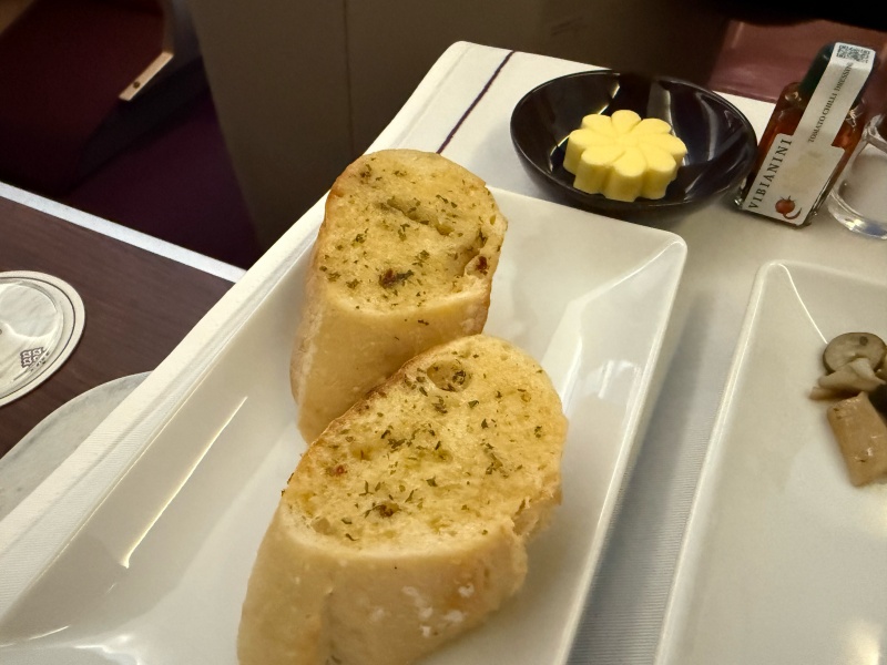 タイ航空(成田=バンコク便:TG641 A330-300)-ビジネスクラスドリンク&食事